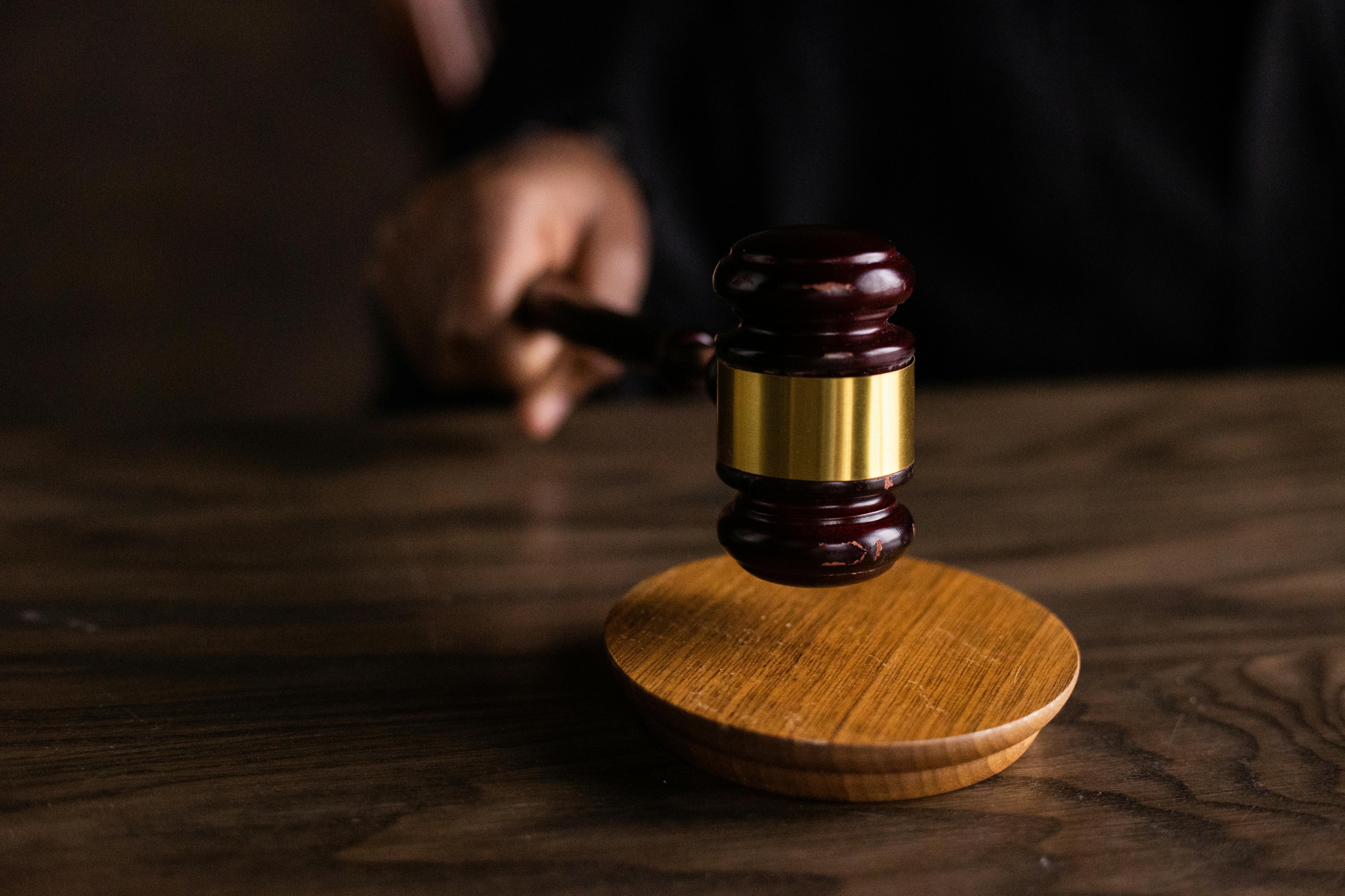 Poslovni ugovori - privredno pravo i pravne usluge za firme